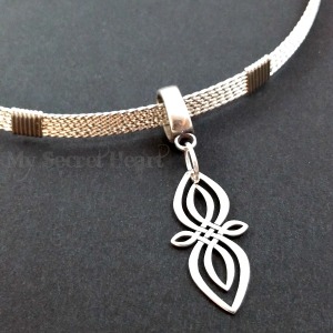CELTIC KNOT INFINITY WITH TWISTED COLLAR 01